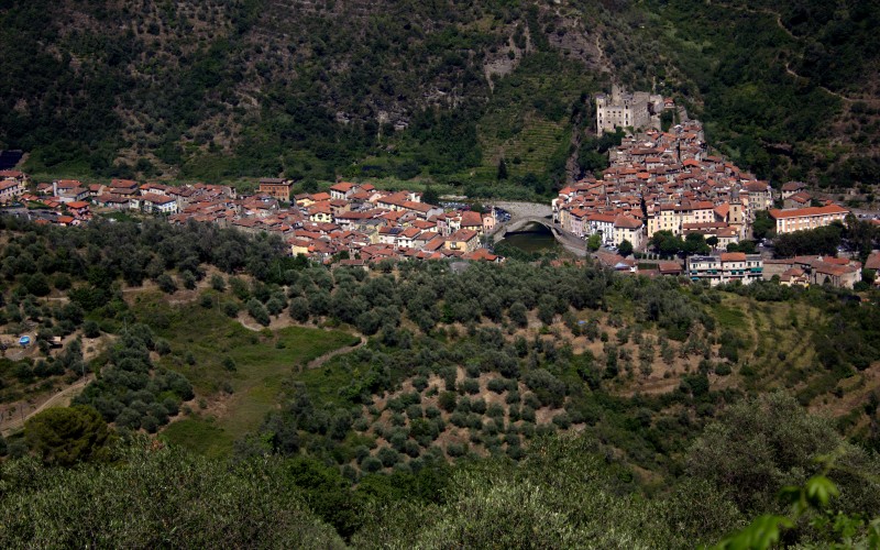 Dolceacqua van boven.jpg