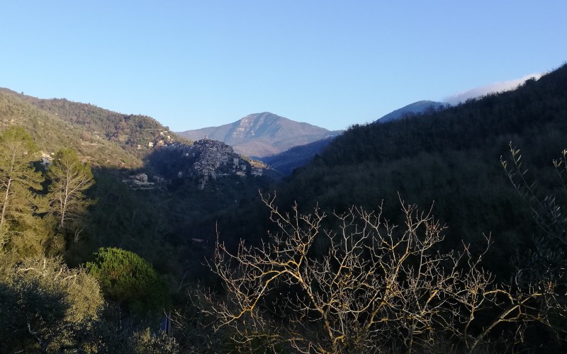 apricale vanaf sentiero.jpg