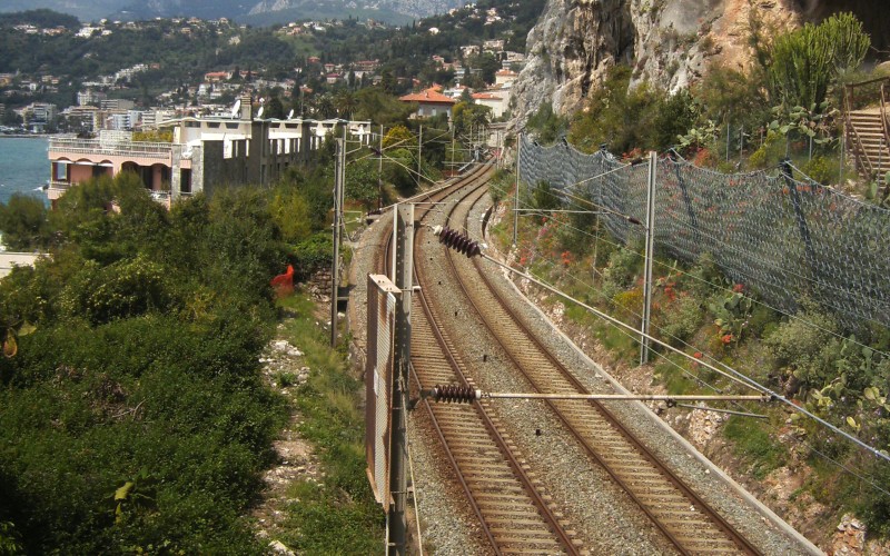 spoorlijn langs kust.JPG