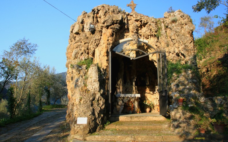 La Grotta.jpg