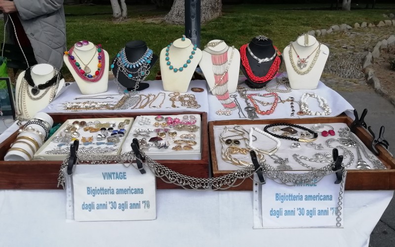 Antiekmarkt Bordighera 4.jpg